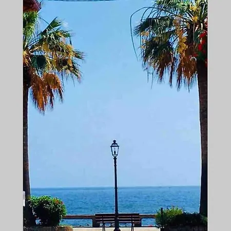 Apartment Close To The Sea דירה